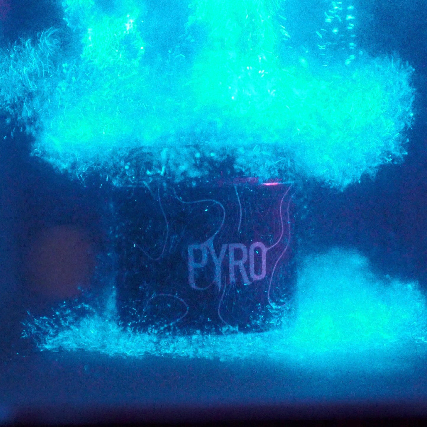 PYRO sea salt bath with added bioluminescent microalgae extract